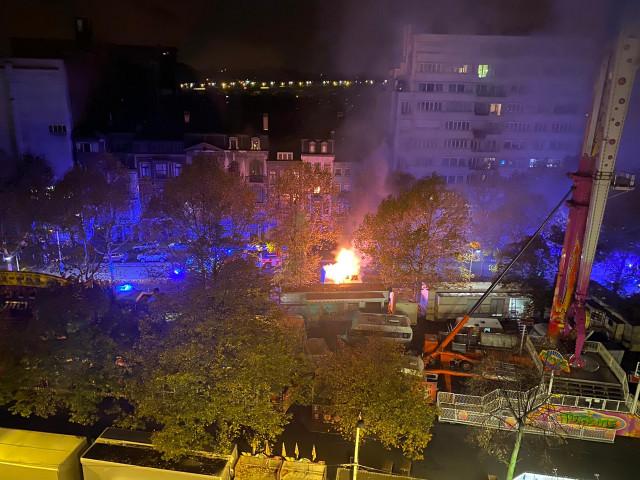 Une caravane en feu à proximité du champ de foire !