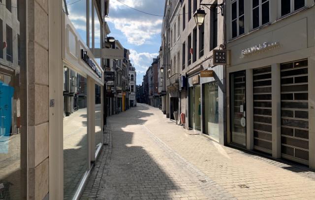 Premier jour de confinement, Liège prend des airs de ville fantôme (Photos)