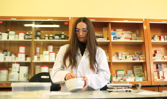Un autre regard: Assistant.e pharmaceutico-technique