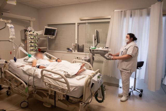 Plus de 900 patients aux soins intensifs