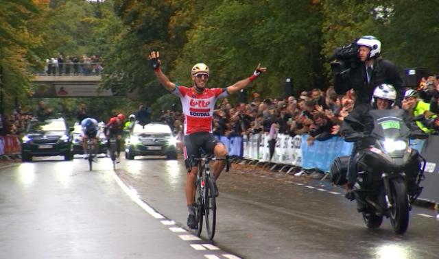 Philippe Gilbert raccroche son vélo devant ses supporters à Valkenburg