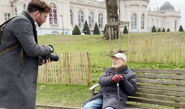 Bryan Blaffart photographie des inconnus dans le parc de la Boverie