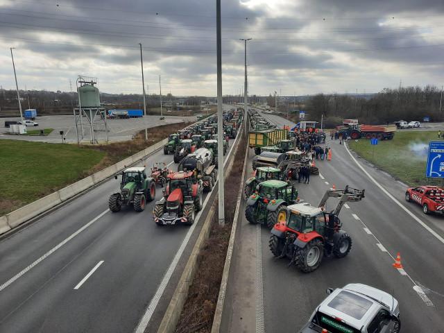 Manifestation des agriculteurs: l'E25 fermée à hauteur de Visé