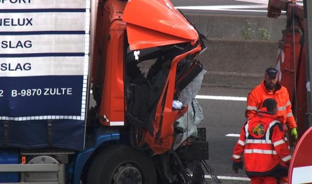Accident sur la E40 à Waremme. Une personne y a perdu la vie
