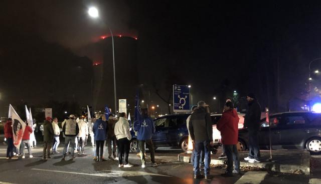 Action des syndicats policiers devant la centrale nucléaire de Tihange