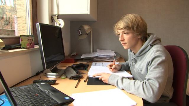 "Prenez les jeunes en compte": Adrien, 16 ans, témoigne