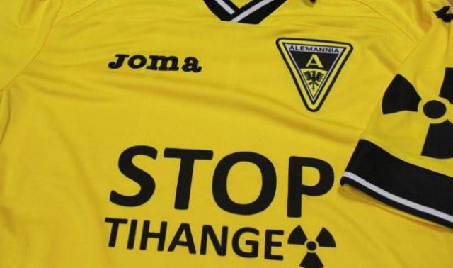 Alemannia Aachen a joué avec STOP TIHANGE sur les maillots