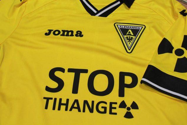 Alemannia Aachen a joué avec STOP TIHANGE sur les maillots