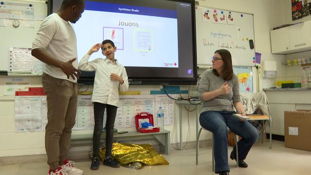 Apprendre les gestes de premier secours aux sourds et malentendants 