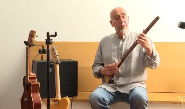 Bernard Massuir en tournée dans les centres Fedasil avec "Salto Vocale" 