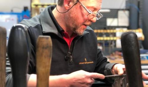 Browning et les artisans armuriers liégeois, un siècle d'excellence