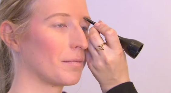 C'est le moment de passer au maquillage 