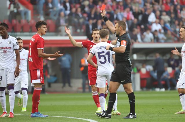 Clasico: le Standard voit rouge et s'incline
