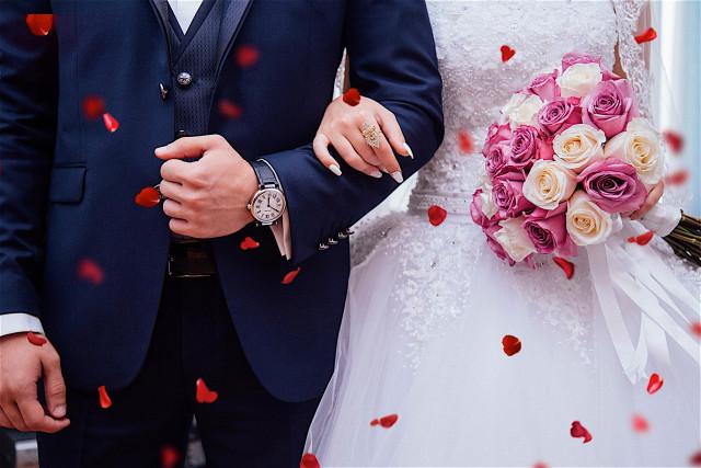 Coronavirus : l'Eglise catholique interdit baptêmes et mariages religieux