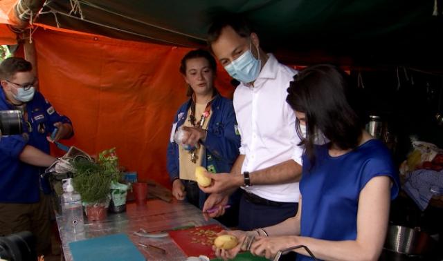 Corvée patates pour le premier ministre Alexander De Croo 