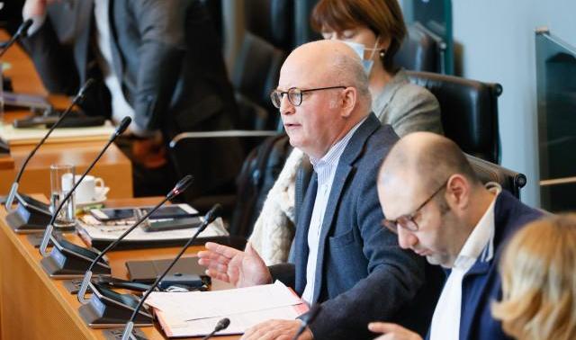 Crucke: "Des mains invisibles ? Ce sont les mains sales qu'on ne peut plus accepter"