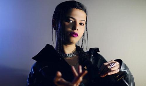 Danseuse et chorégraphe, Mona se lance dans la musique avec "Carré" 