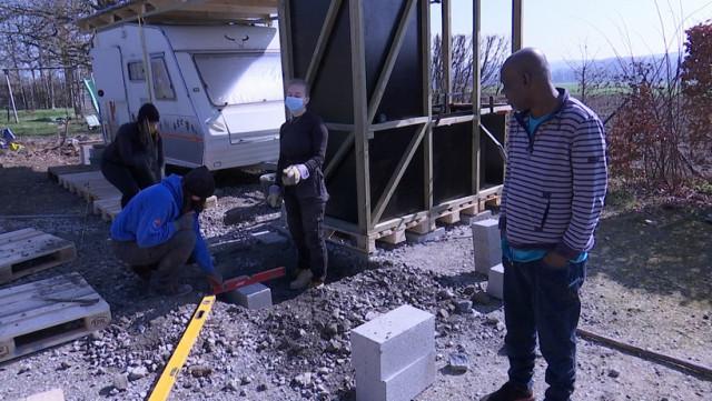 Des étudiants en architecture améliorent le logement précaire d'un SDF 