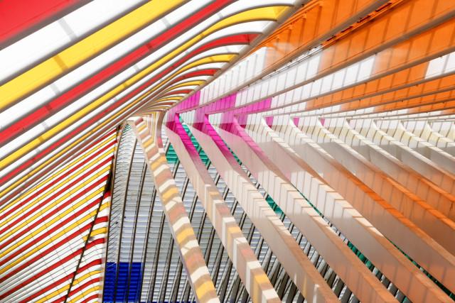 Deux prix Caïus du mécénat pour la gare habillée par Daniel Buren