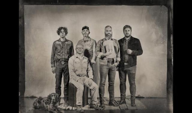 Everyone is guilty chante le Far West à travers son nouvel album "Horns" 