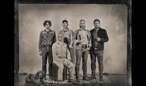 Everyone is guilty chante le Far West à travers son nouvel album "Horns" 