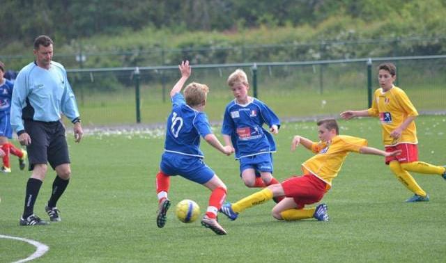 Football : les uns après les autres, les clubs cessent les activités pour les jeunes
