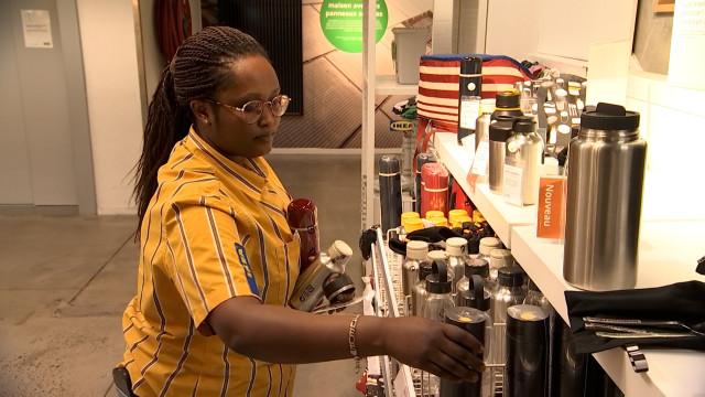 Ikea intègre des réfugiés à ses équipes