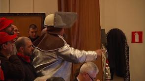Seraing : les sidérurgistes manifestent au conseil communal