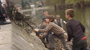 Aywaille : les écoliers nettoient les rives de l'Amblève