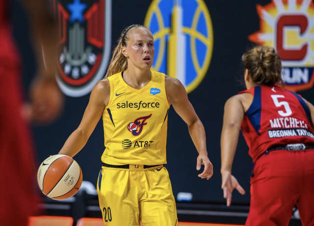 Julie Allemand dans la All-Rookie Team 