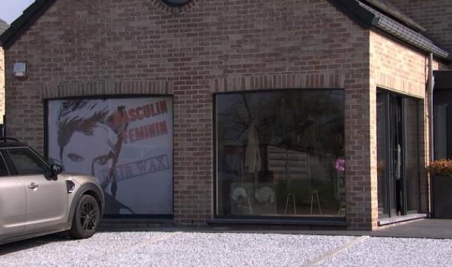 Juprelle: un double-garage pour un salon de coiffure commun
