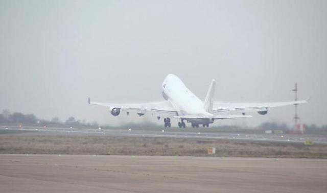 L'aéroport de Liège poursuit ses activités malgré les chutes de neige