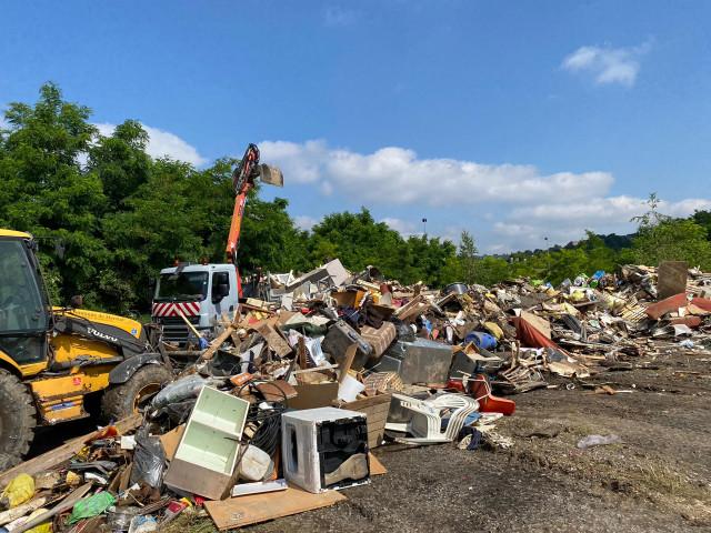 L'évacuation des déchets s'organise
