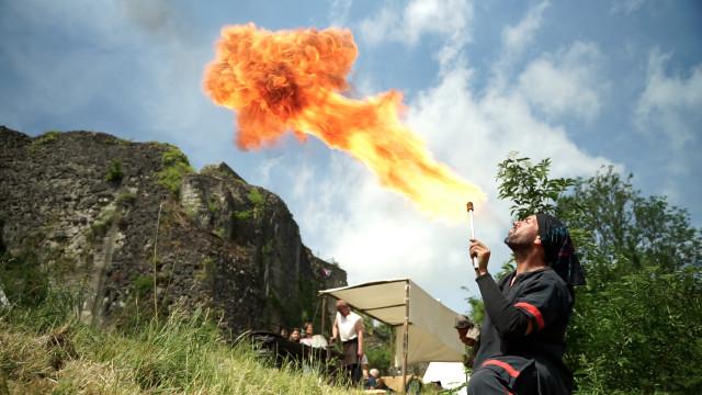 La fête des fous est de retour au château féodal de Moha