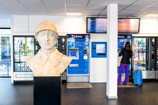 La SNCB va installer des distributeurs de masques en tissu dans 80 gares