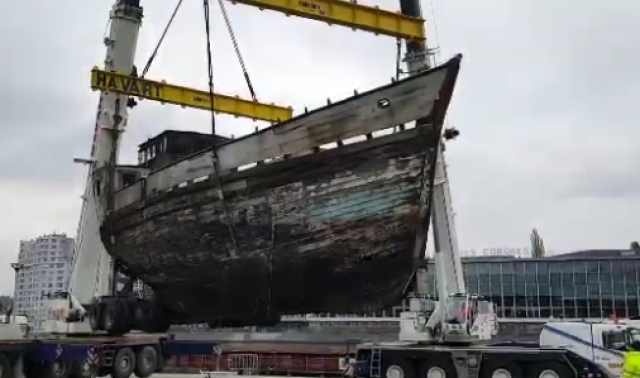 Le Bateau Vivre quitte le quai Albert pour Seraing (vidéo) 