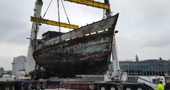 Le Bateau Vivre quitte le quai Albert pour Seraing (vidéo) 