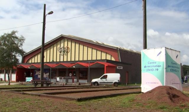 Le centre de vaccination de Jemeppe redevient un hall omnisports