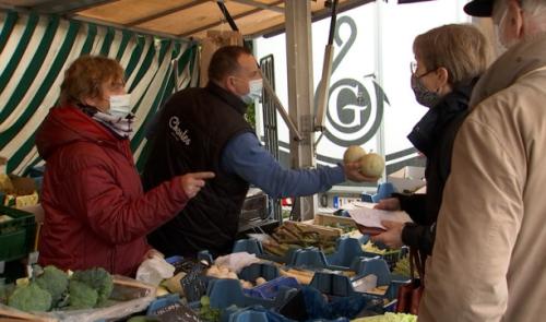 Le petit marché hebdomadaire de Couthuin séduit toujours!