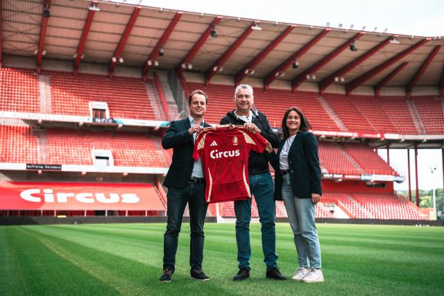 Le Standard dévoile son nouveau maillot et son sponsor principal