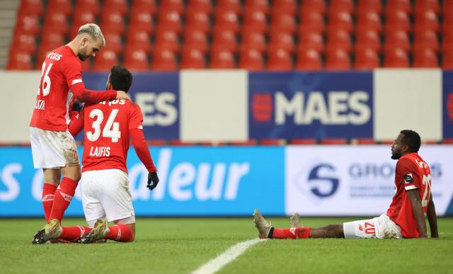 Le Standard trébuche en fin de match