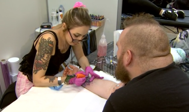 Le tatouage en plein boom ! Visite à la convention du tatouage 