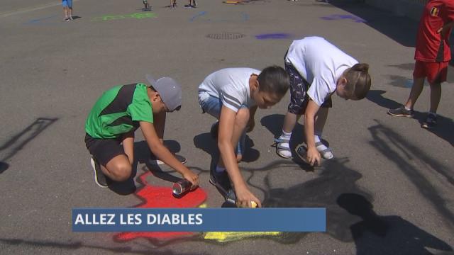 Les enfants soutiennent les Diables Rouges 