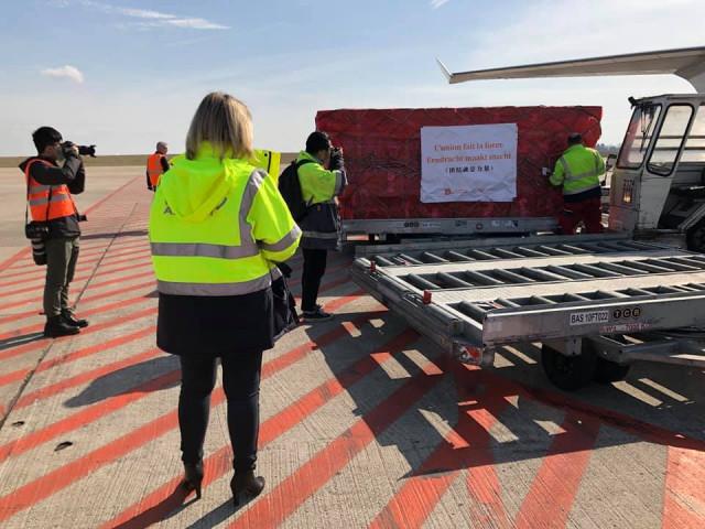 Les premiers masques pour la Belgique sont arrivés à Liège Airport