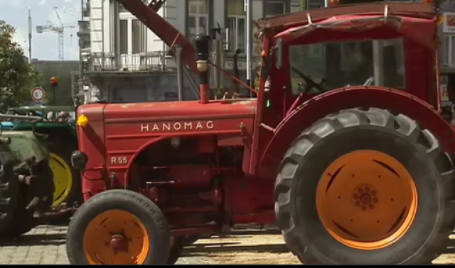 Liège : 40 tracteurs "ancêtres" au coeur de la ville 