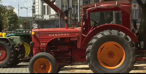 Liège : 40 tracteurs "ancêtres" au coeur de la ville 