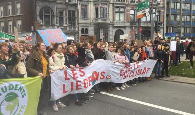 Liège : un petit millier de jeunes manifestent pour le climat 