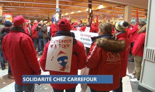 Manifestation devant le Carrefour Belle Ile