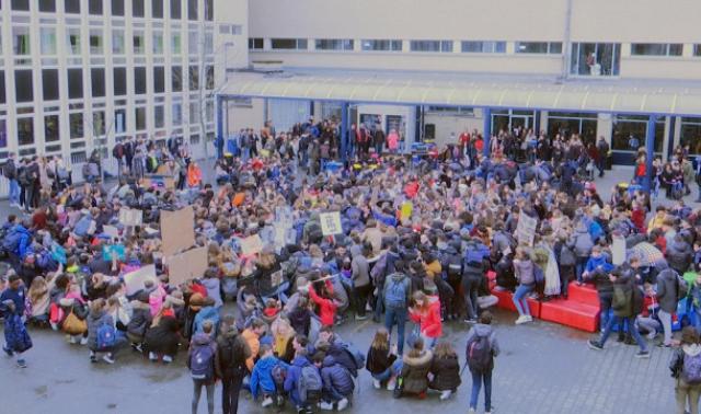 Manifestation pour le climat à l'Athénée de Chênée
