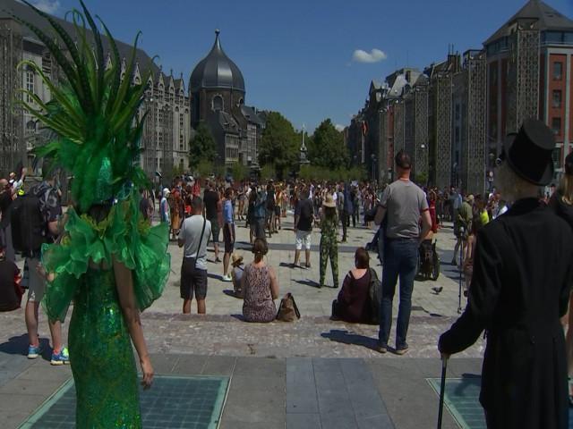 Manifestation silencieuse des artistes au centre de Liège 